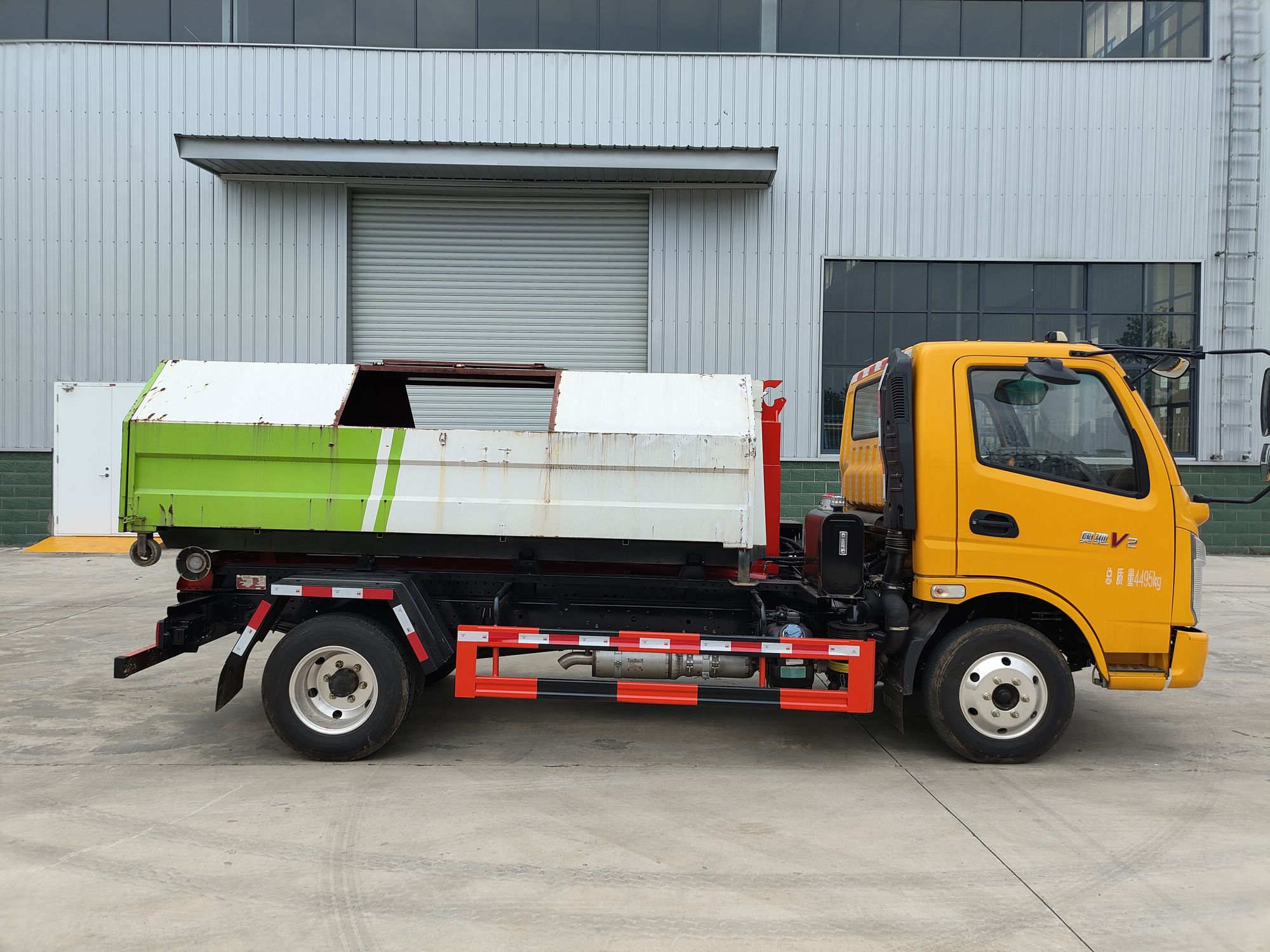 炎帝牌SZD5043ZXXFD6型车厢可卸式垃圾车