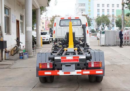 炎帝牌SZD5040ZXXKM6型车厢可卸式垃圾车